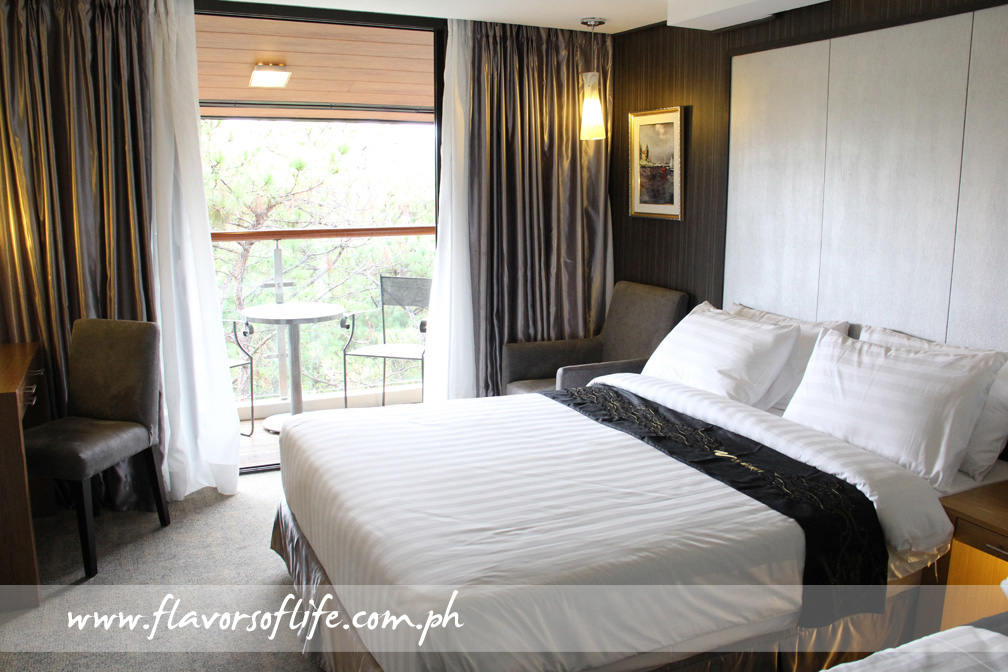 Cozy and luxurious Deluxe Room at Le Monet Hotel fronting Camp John Hay's picnic area
