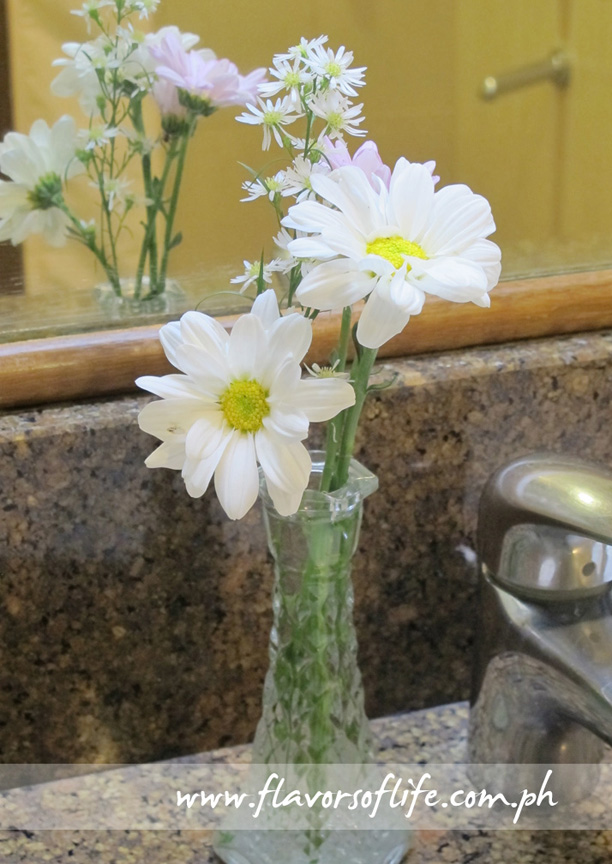 Details, such as fresh flowers, make the rooms cozier