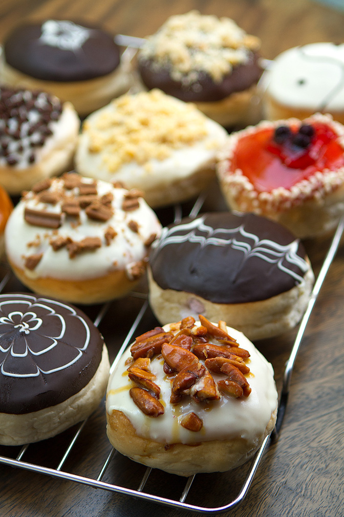 Pan de Manila's festive new product, Pan de Donut