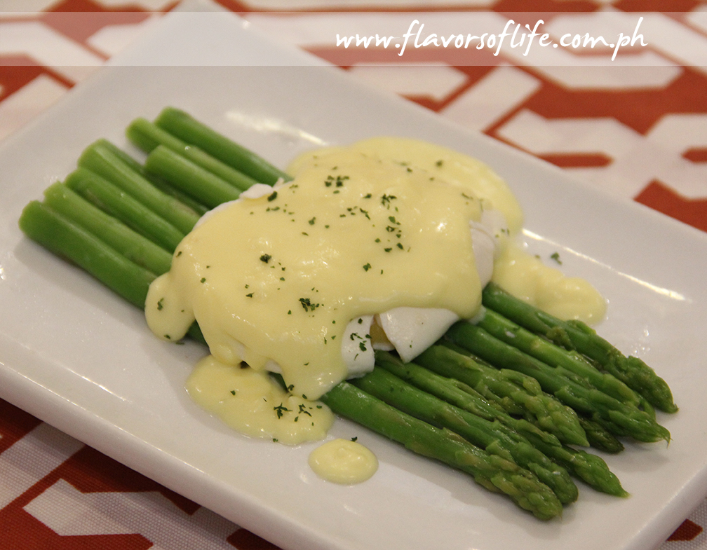 Organic Asparagus, Poached Egg, Champagne Emulsion (Cravings)