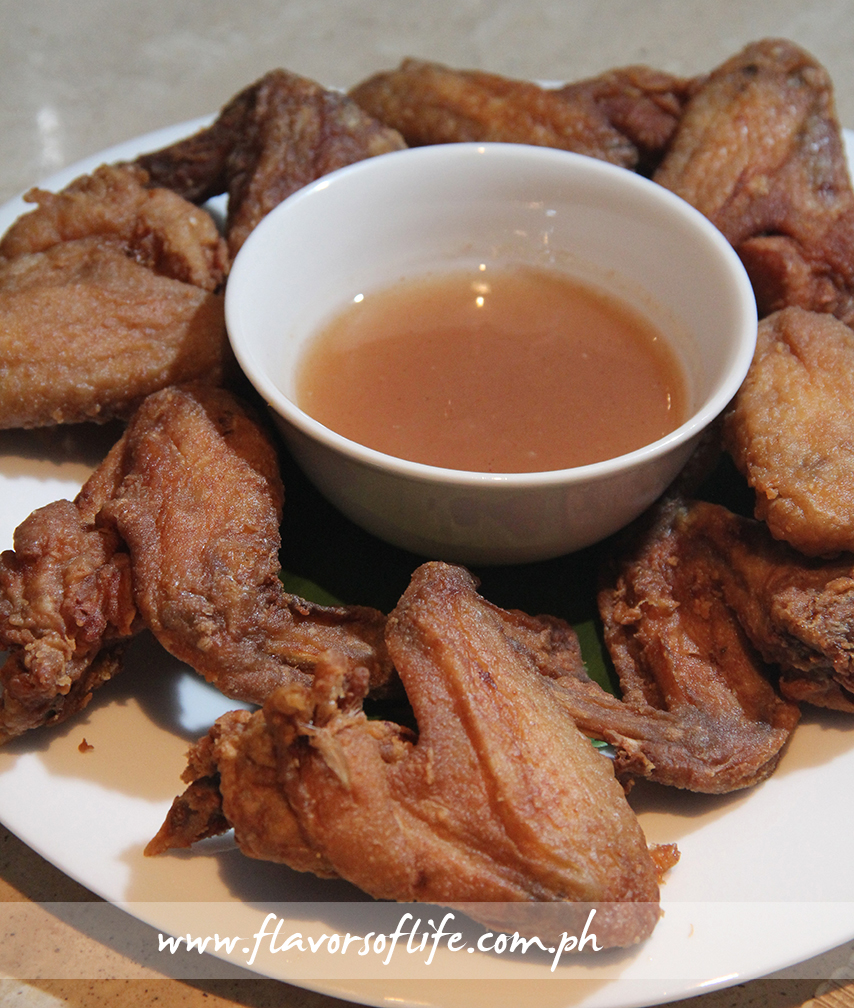 Fried Chicken Wings with Tamarind Dip