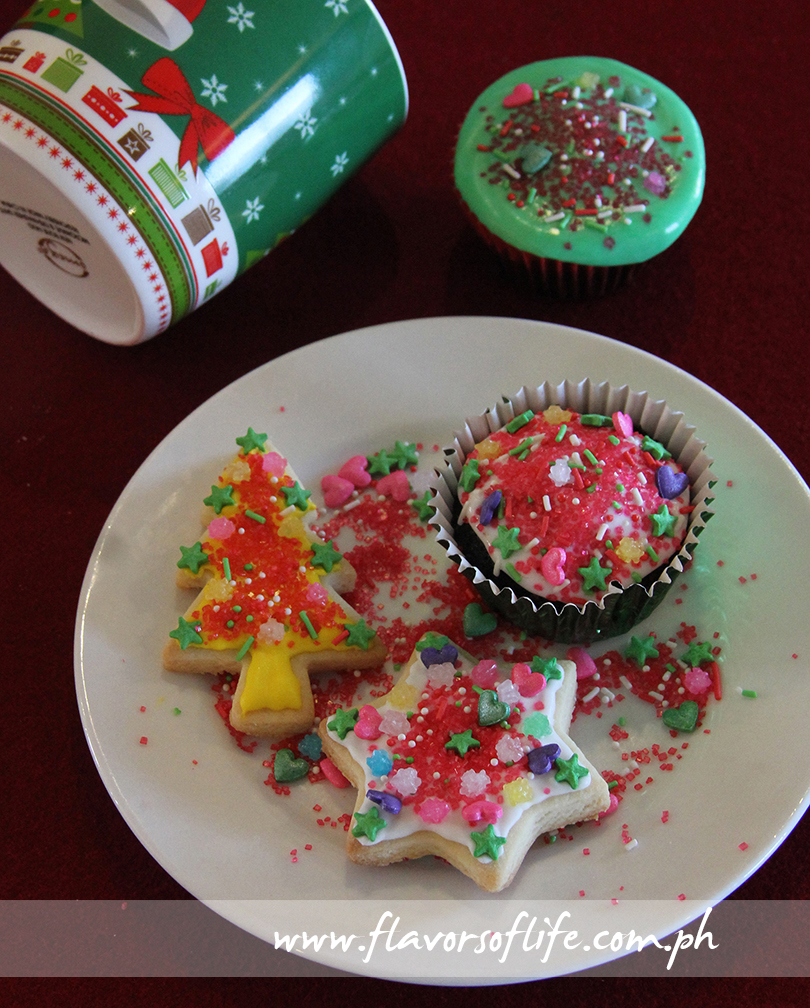 The holiday cookies and cupcakes I decorated during the 'Santa's Workshop' afternoon session at Summit Ridge Tagaytay