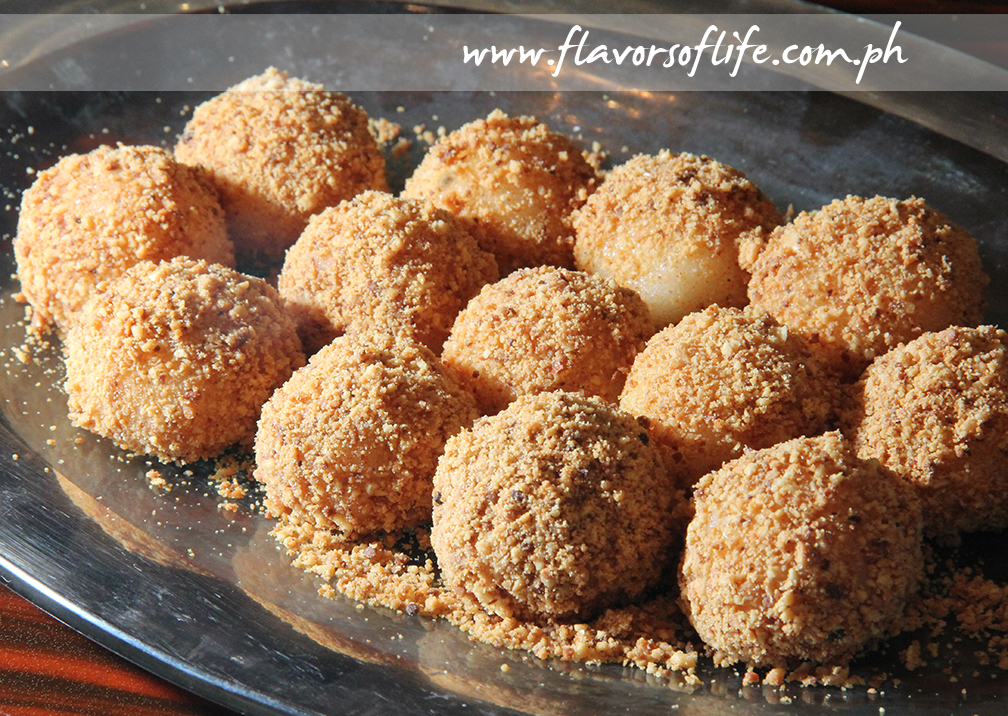 Glutinous Dumplings with White Chocolate and Fine Peanuts