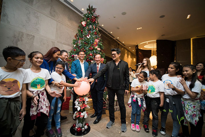 Leading the Christmas tree lighting, from left: Christine Bersola Babao, Mr. Samuel, Marco Polo Ortigas' GM Frank Reichenbach, and Julius Babao